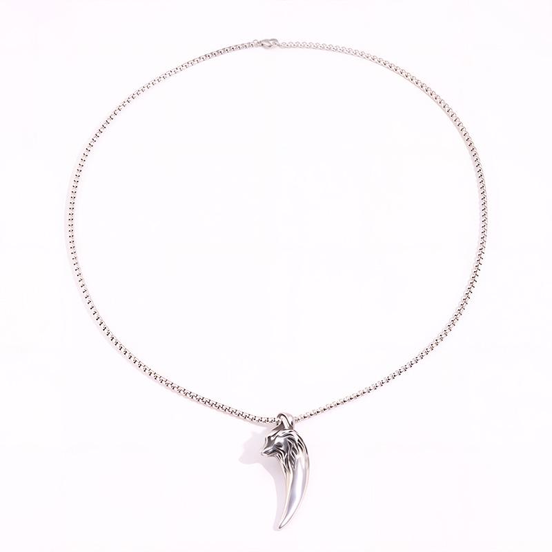 Men's Domineering Wolf Head Necklace - European & American Retro Titanium Steel Wolf Tooth Pendant Chain