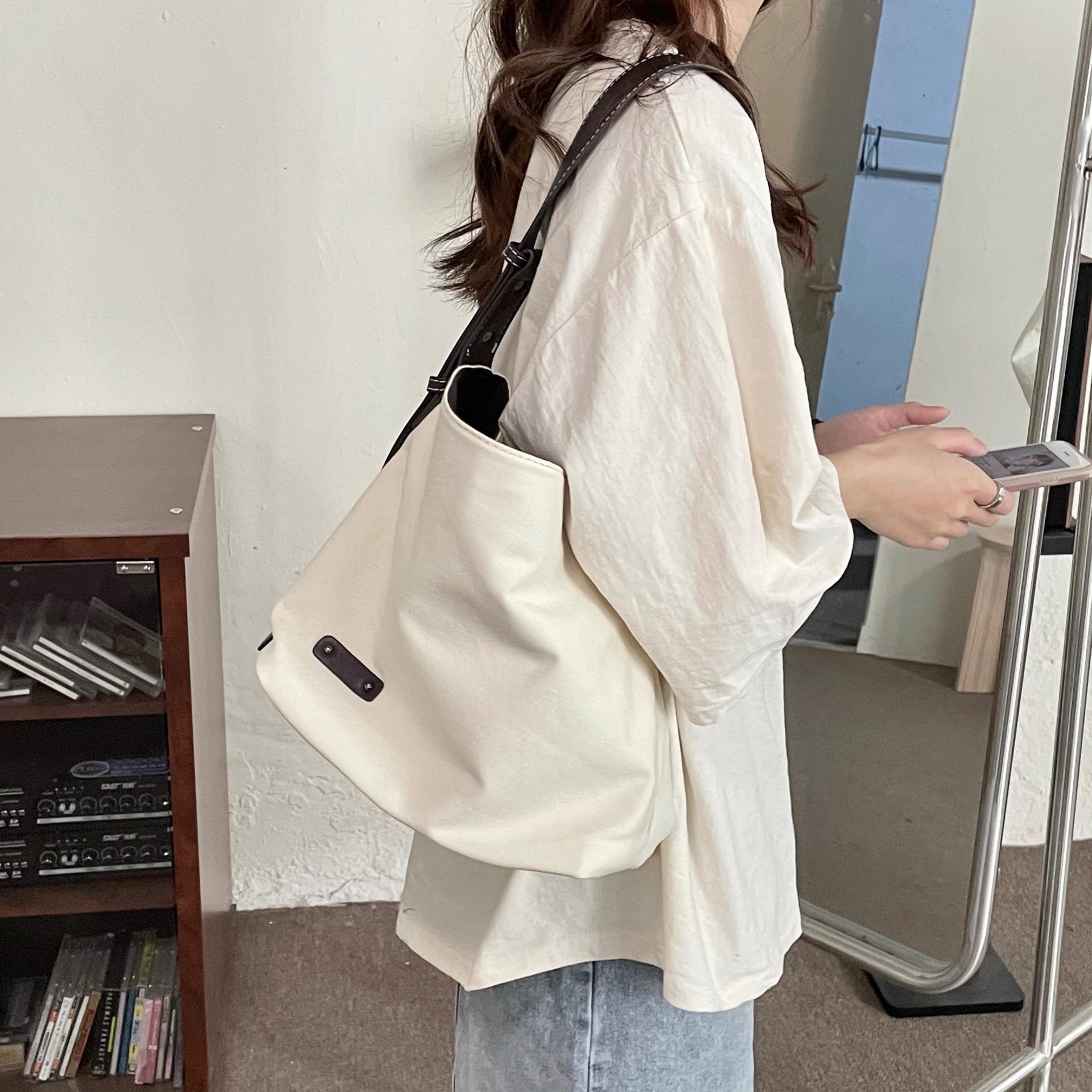 

Модные сумки-тоут для женщин, новые бежевые холщовые простые сумки для отдыха, универсальные, большой емкости, трендовые сумки для мам и малышей, сумки через плечо