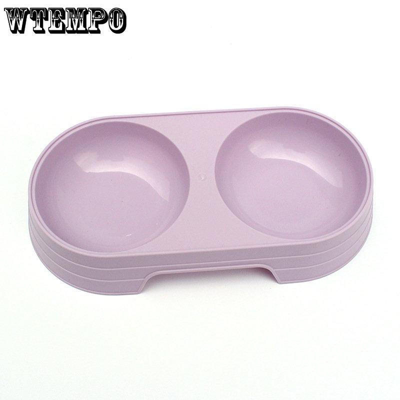 Zwierzęta domowe, koty i psy, piją i jedzą. Miska do ryżu podwójnego zastosowania. Artykuły dla zwierząt. Podwójna miska