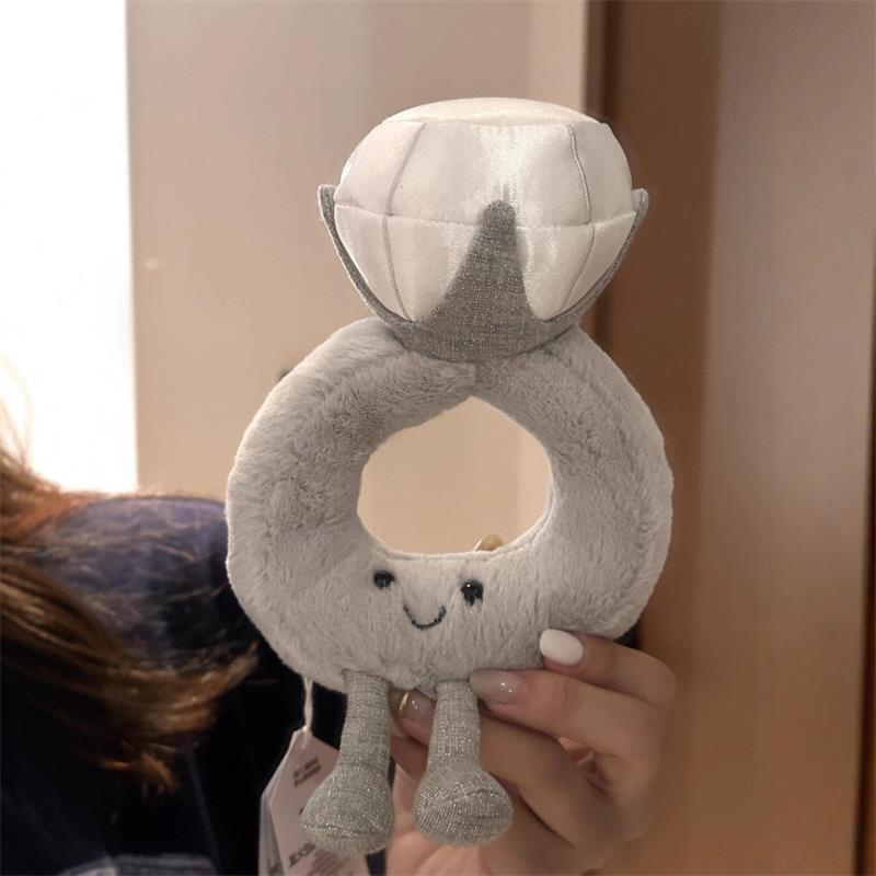 Urocza Pluszowa Lalka Pierścionek z Diamentem Zabawka Brelok Wisiorek Ozdoby do Zawieszenia na Torbie Zawieszka do Plecaka Dziewczęcy Breloczek Prezent na Walentynki Boże Narodzenie