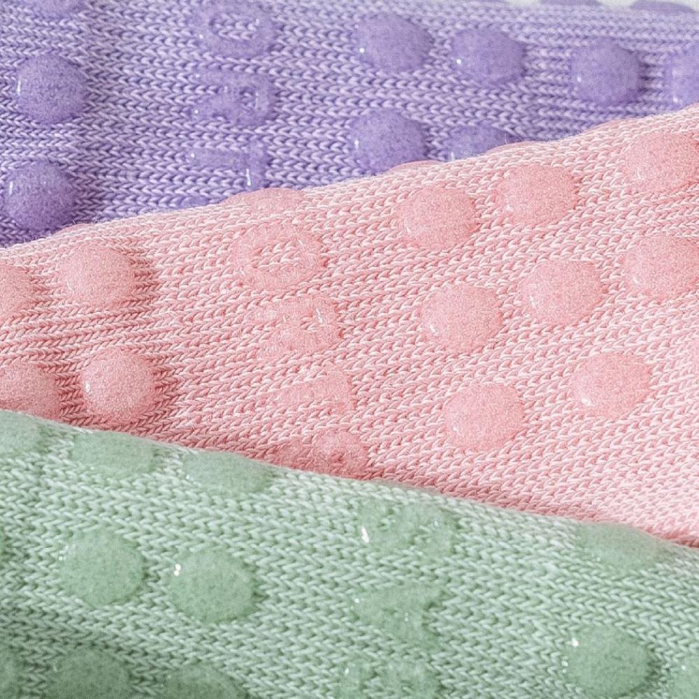 1 Pair Yoga Socks Anti Slip Silicone Mid-Calf Women Sports Socks 95% Cotton Sweat-Absorbent Anti-Odor Breathable Socks