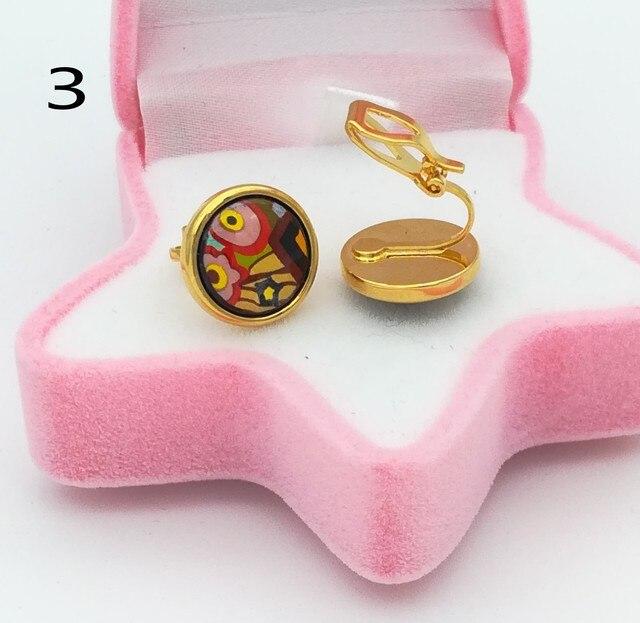 

Круглые серьги; Золото 18 карат с медным покрытием + цвет эмали, круглые серьги цвета эмали весят около 5,6 грамма.. Цвет эмали ель