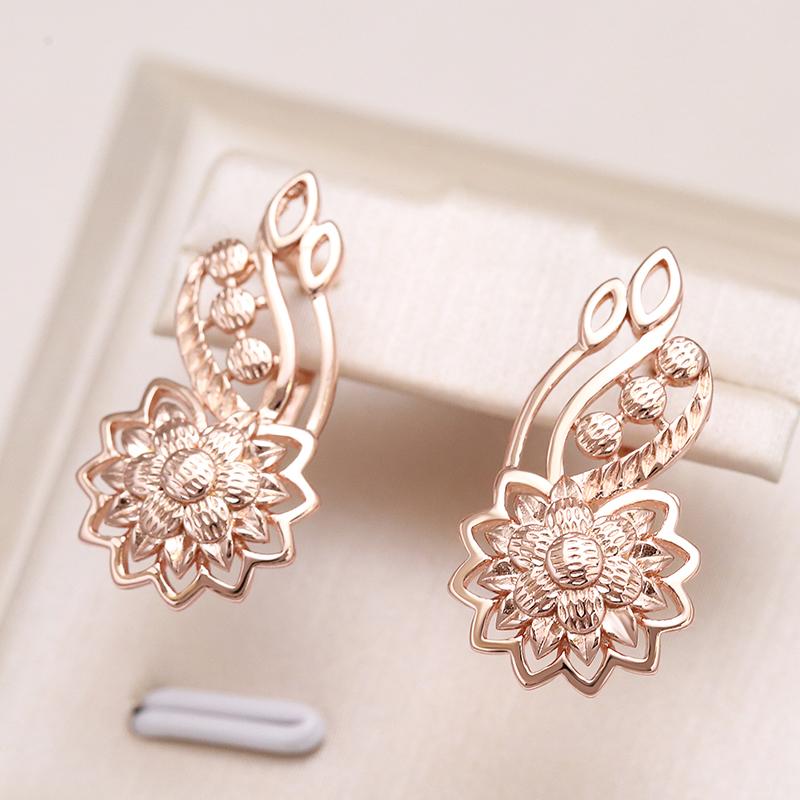 Nowe Kolczyki wiszące w kolorze Rose Gold dla Kobiet Nietypowe Metalowe Rzeźby Kwiatowe Kolczyki Modna Etniczna Biżuteria Vintage