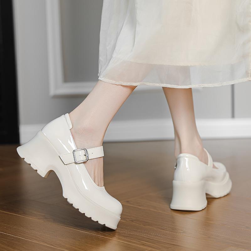 Klobige kleine Lederschuhe für Damen Frühling und Sommer 2025 neue erhöhende weiße Mary Jane Schuhe für kleine Leute mit flachem Ausschnitt und