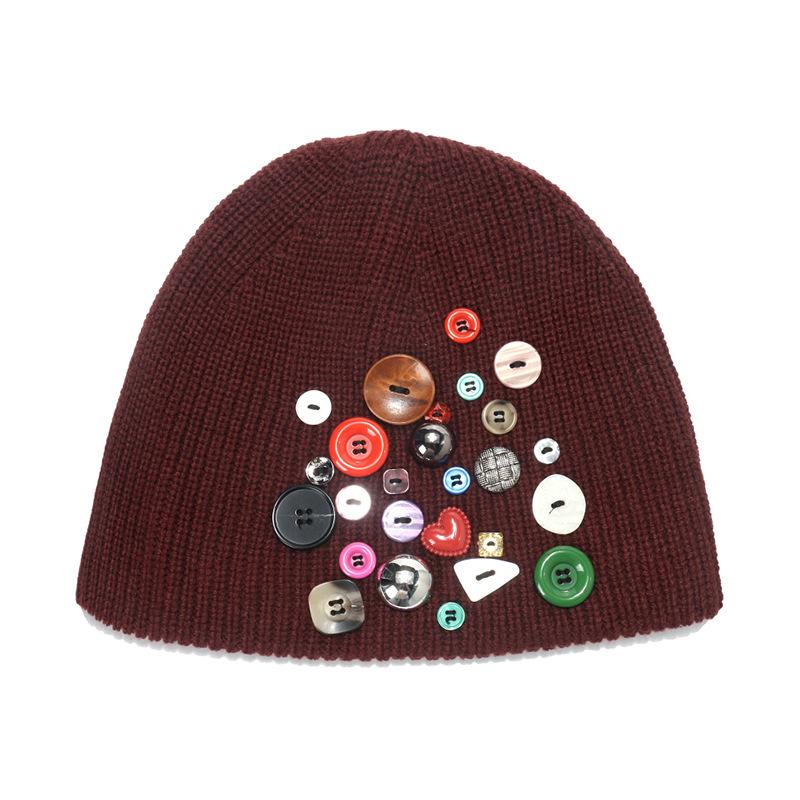 

Персонализированная шапка из шерсти яппи, модные разноцветные пуговицы, нишевая модная вязаная шапка, такая же шапка, как у интернет-знаменитости, осенне-зимняя шапка, теплая шапка, женская M（56-58cm） бордовый