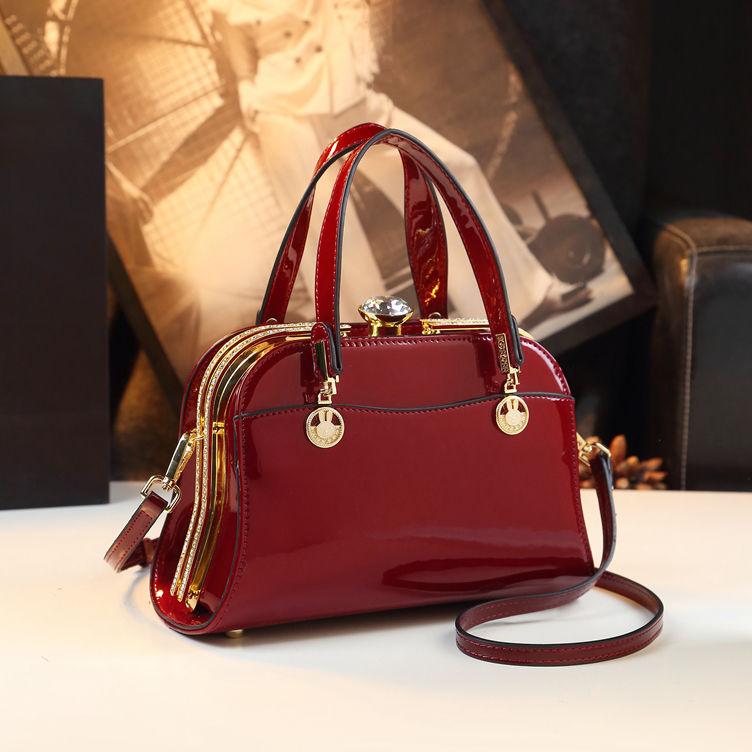 

Новая модная сумка через плечо на одно плечо