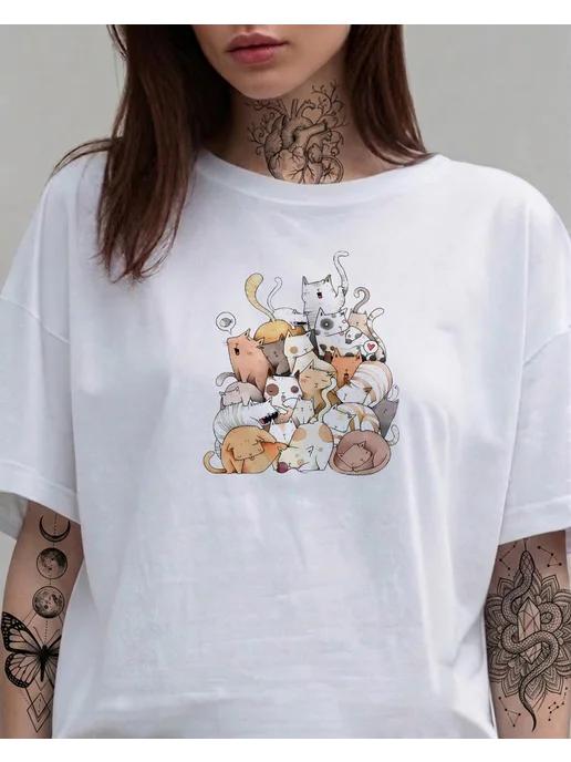 T-shirt with a print of many cats in warm colors. Print 2XL