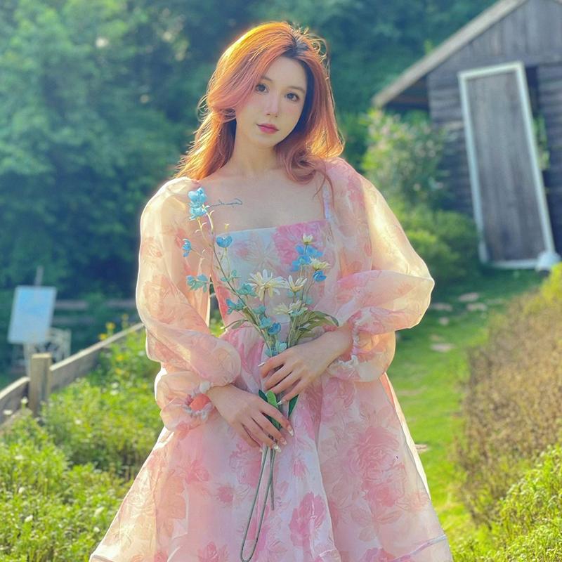 Women's Summer Design Cute Fresh Dress Elegant and Beautiful Bubble Sleeve Square Neck Fairy Dresses