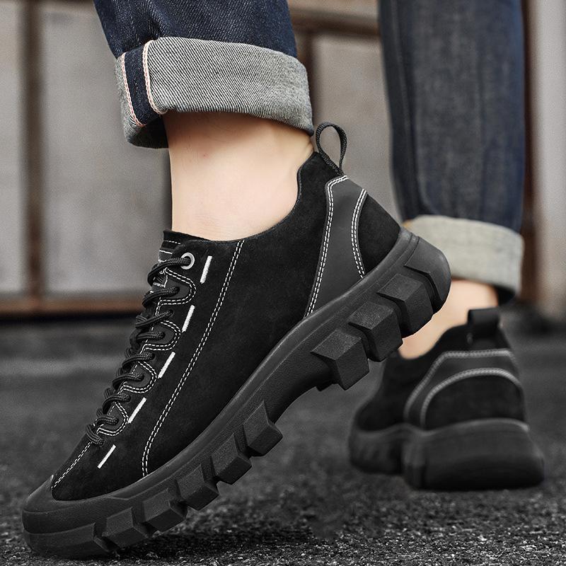 Outdoor lightweight low-top soft-soled cushioning sneakers retro style personalized comfortable casual shoes