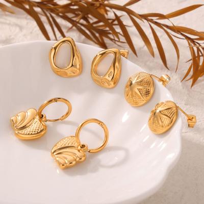 Nouvelle Mode Simple Design de Niche Personnalité Irrégulière Acier Titane Plaqué Or 18K Boucles d'Oreilles Texture Géométrique Femmes