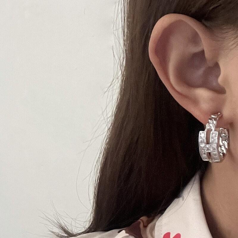 Women's Luxury Textured Metal Hoop Earrings - Versatile Niche Design