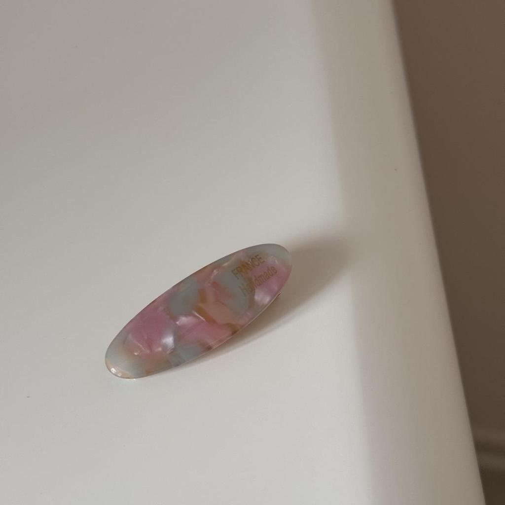 Gold Label Acetate Oval Hair Clip - New Bangs and Side Clip Accessory