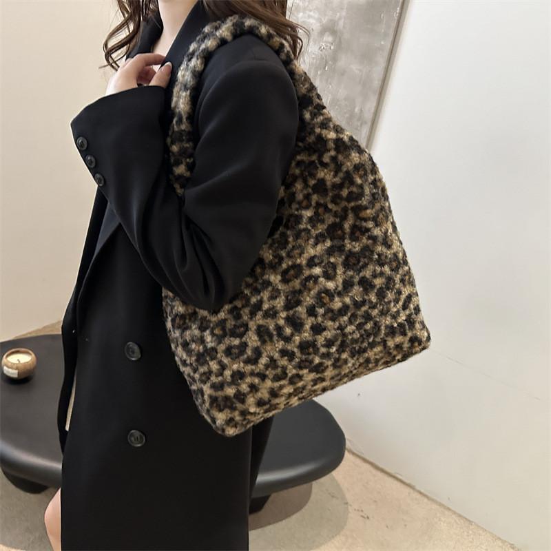 Trendy Autumn Chic Canvas Tote Bag For Women With Spacious Design For Daily Use