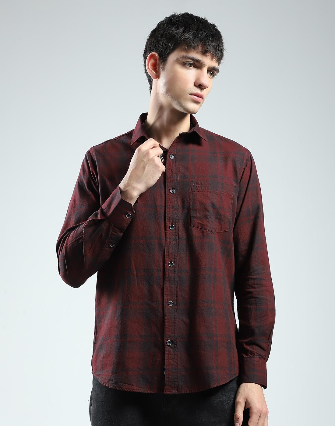 

Мужская рубашка в клетку Монте-Карло винного цвета с воротником-стойкой и длинным рукавом винный