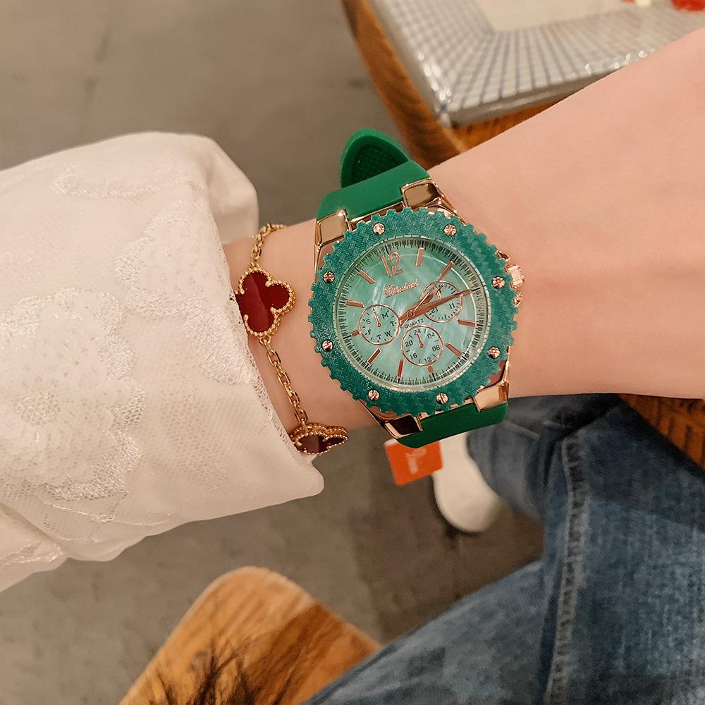 Mode Leichter Luxus Temperament Silikon Damen Armbanduhr Nische Süßigkeiten Farbe Studentin Quarz Uhr