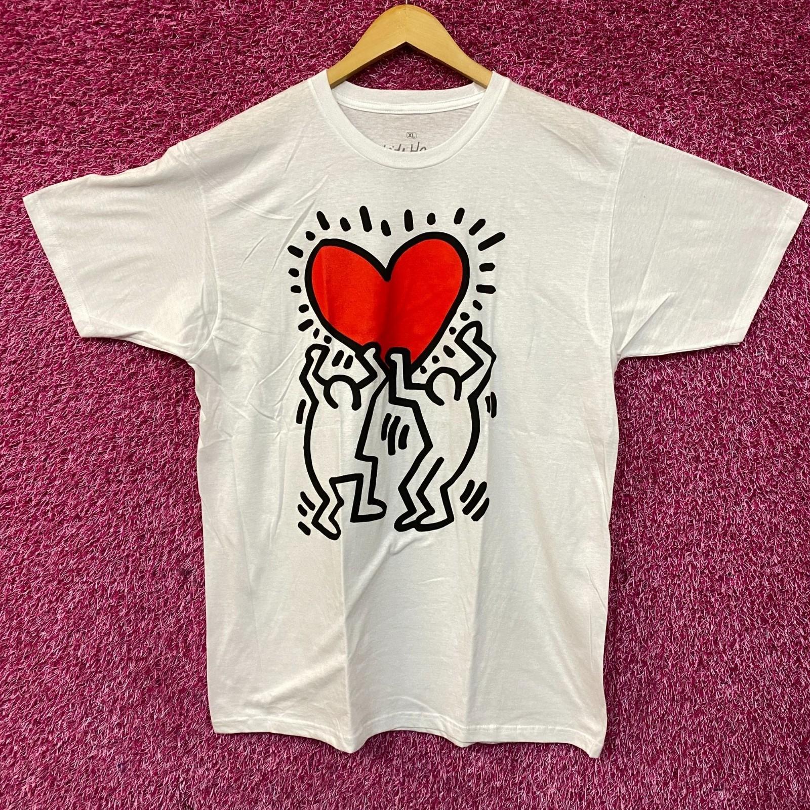 

Keith Harring Two People Holding Heart Pop Art T-Shirt S