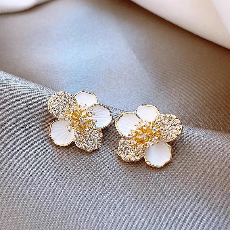 Elegant Zircon Flower and Pearl Stud Earrings - High-End Niche Design