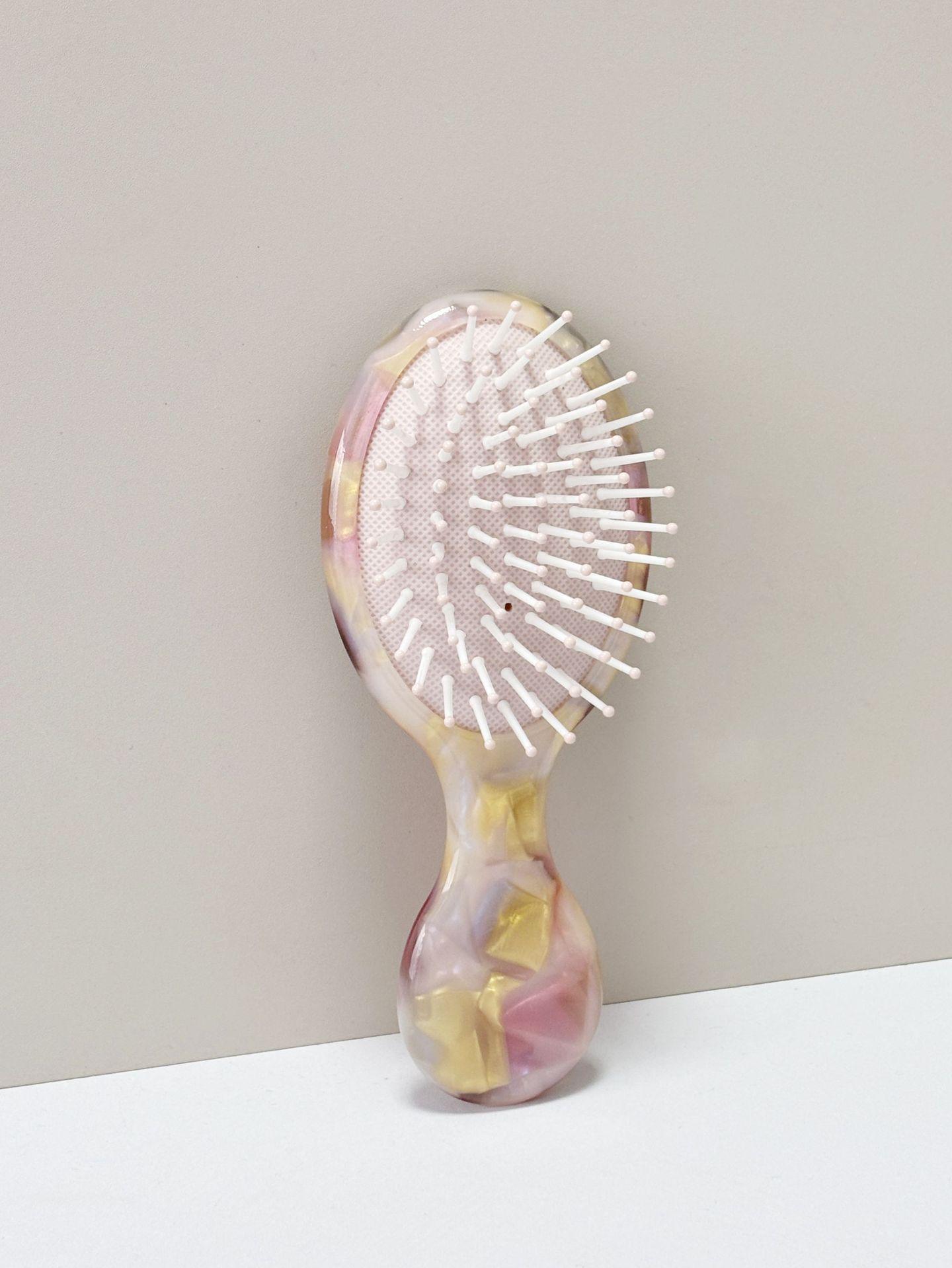 

Mini Cute Portable Air Cushion Comb for Kids - High Texture, Small, and Ideal for Gentle Massage