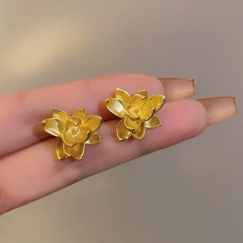 Silver needle sequined three-dimensional flower stud earrings fashionable light luxury high-end earrings niche trend cold wind earrings wholesale