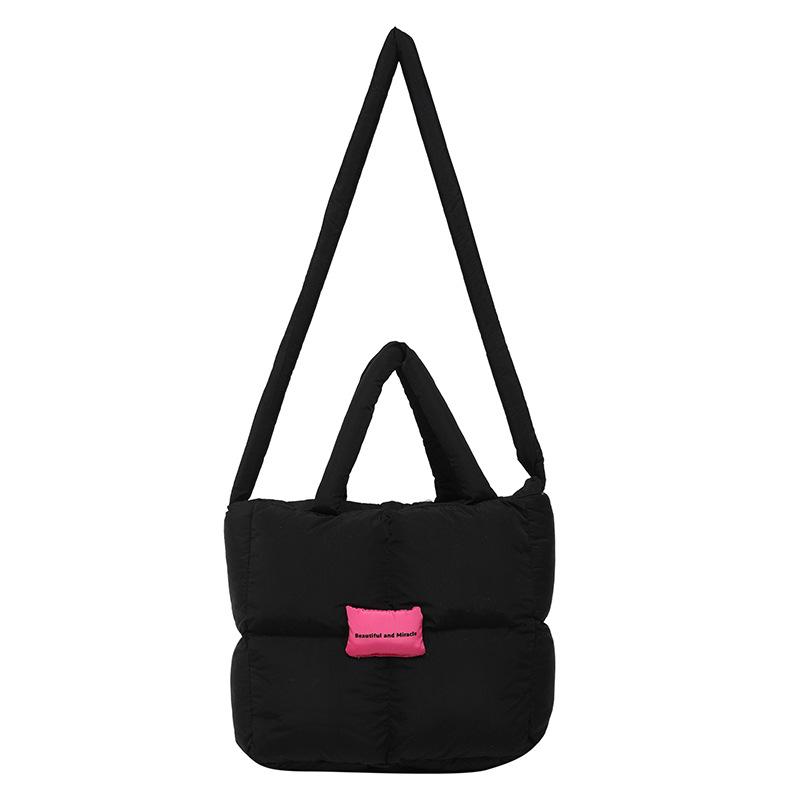 

Пуховая сумка мягкая, а клетчатая сумочка модная и легкая 28*26*10 чёрный