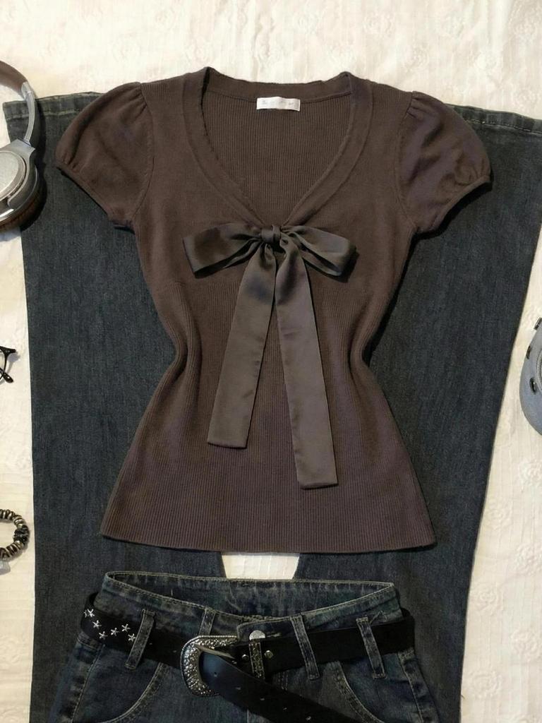 Korean-Style Brown Bow V-Neck Vintage Slimming T-Shirt, Retro Y2K Hot Girl Short-Sleeved Design