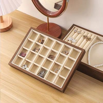 Creación de joyas – Estuches y exhibidores para joyería