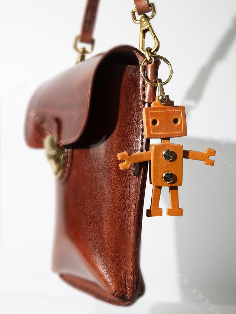 Handmade Genuine Leather Robot Keychain -Unique Top-Grain Leather Pendant Charm for Keys, Bag, Backpack Decor
