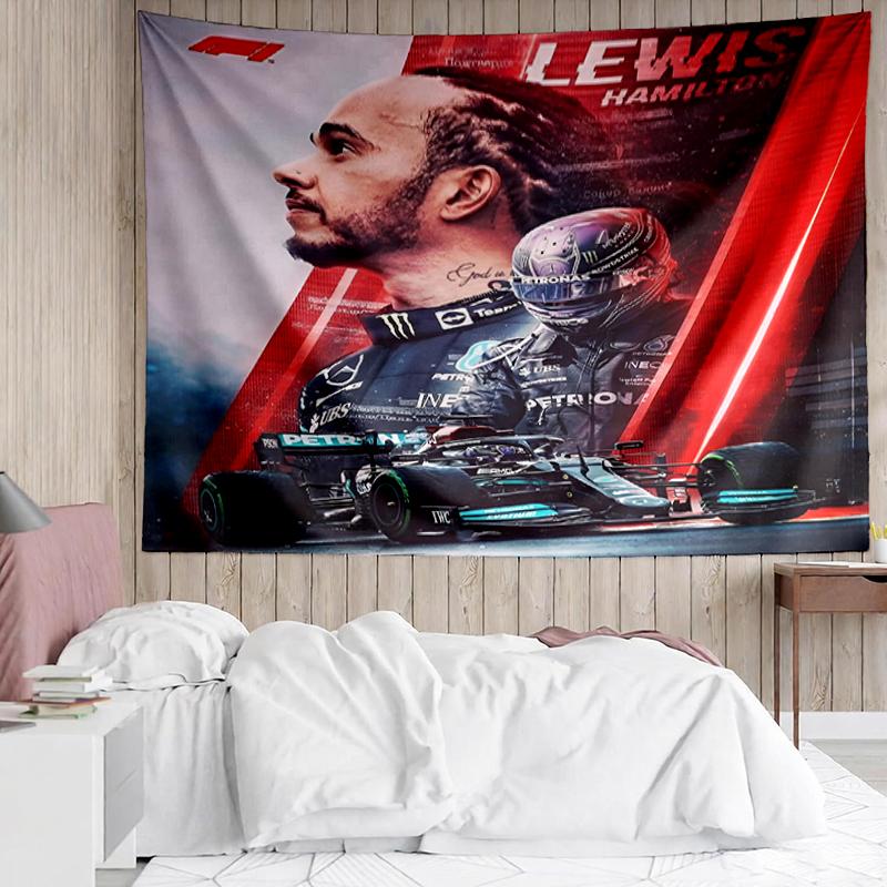 Tapestry s potiskem Lewise Hamiltona, Pozadí, Snadné zavěšení, Ideální do ložnice, kanceláře a obývacího pokoje, s estetickou nástěnnou dekorací.