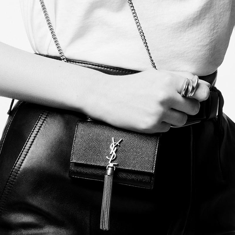 Saint Laurent Ysl Kate Airpods Quaste Klapphülle Druckknopf Narbenleder Schulter Crossbody Kopfhörer Tasche Damen Taschen Schwarz 712449-BOW07-1000