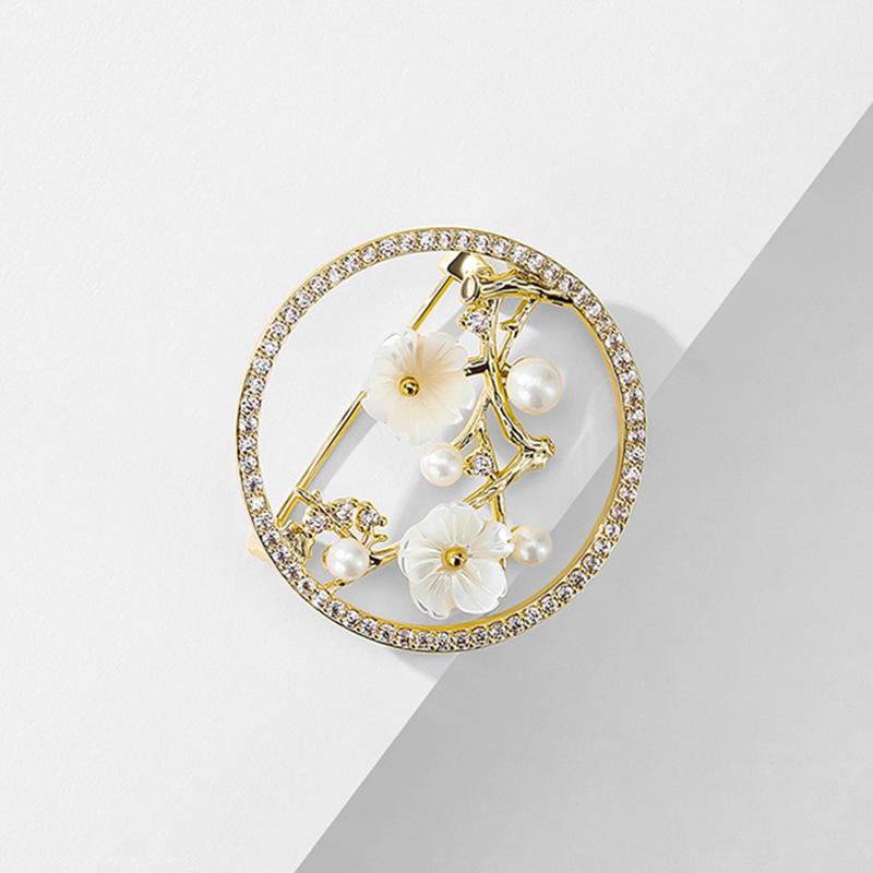 

Корсаж женский полая ракушка сливовый цветок брошь темперамент ретро анти-свет булавка костюм с аксессуарами