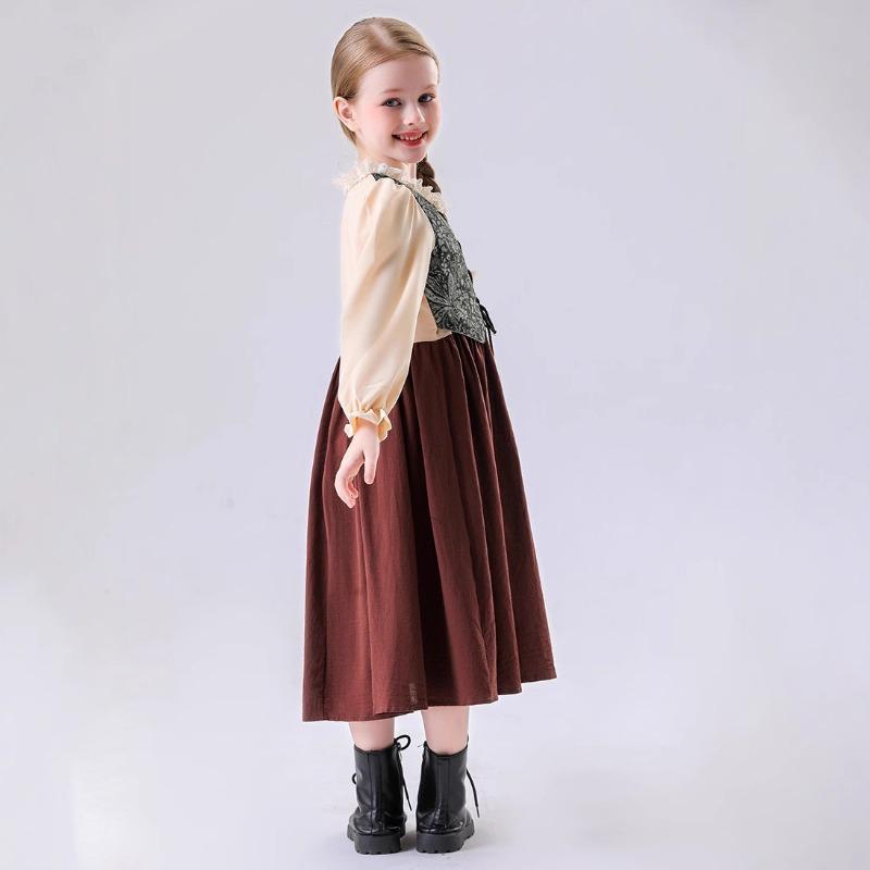 Fashion, Medieval Retro Country, Boys and Girls Oil Painting Shooting Drama Acting Out Costumes
