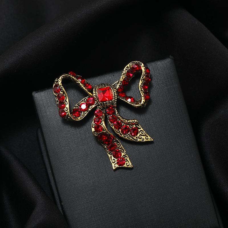 

Niche high sense French elegant bow brooch red retro temperament pin women s exquisite suit corsage tide червоний