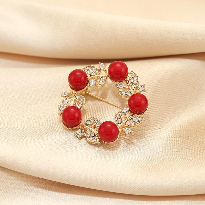 Red round brooch female high-end female corsage pin pearl suit light luxury niche light luxury simple accessories suit