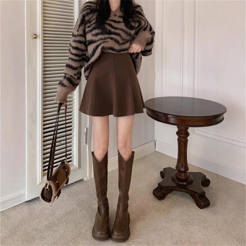 

Women s Plus Size Coffee Brown Wool Blend A-Line Mini Skirt, High Waist, Pleated, Autumn 2024 S [81-90 lbs]