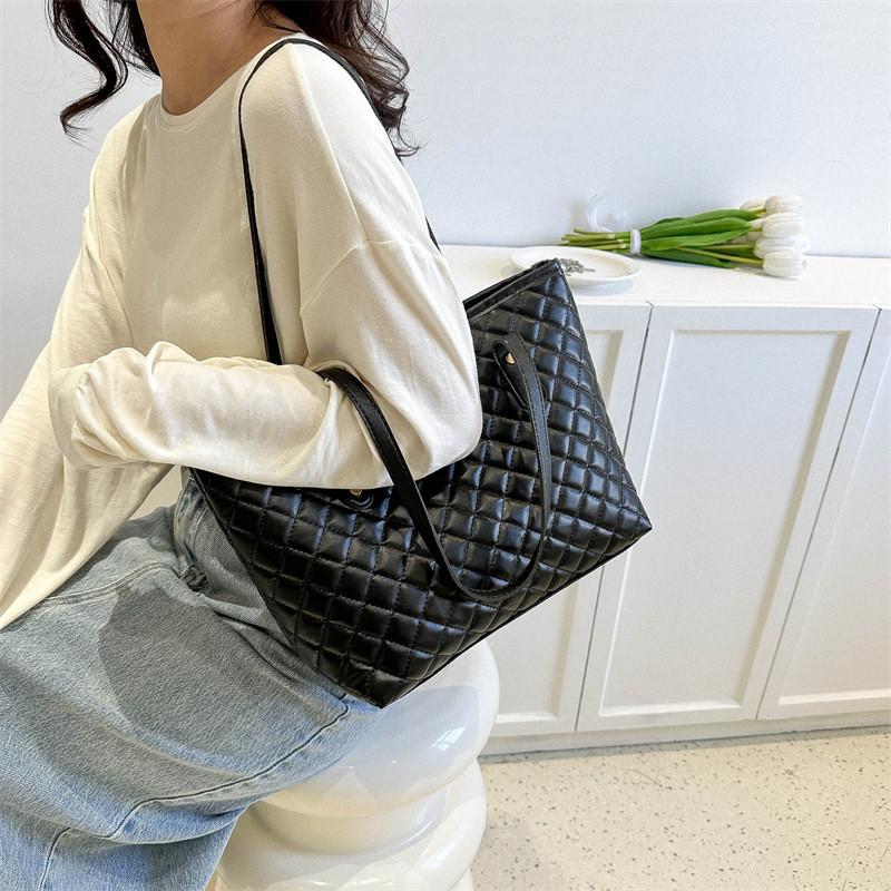 Trendy Women's Tote Bag Stylish Korean Design Medium Size Soft Pu Handbag