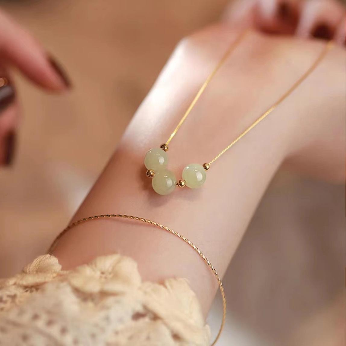 

Vietnam Gold-Plated Three-Star Pendant Necklace for Women, Round Simple Design, Clavicle Chain Jewelry. Small Round Necklace (8mm, Standard Chain)