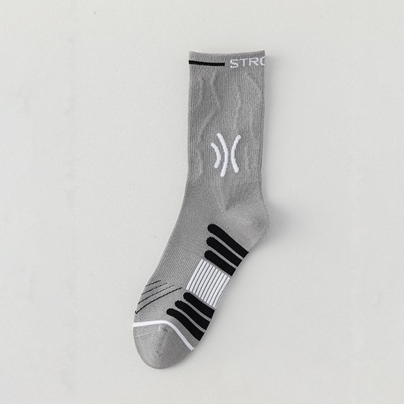 Men's Mid-Calf Cotton Sports Socks, Breathable & Odor-Resistant, for Running and Basketball, Spring/Autumn.