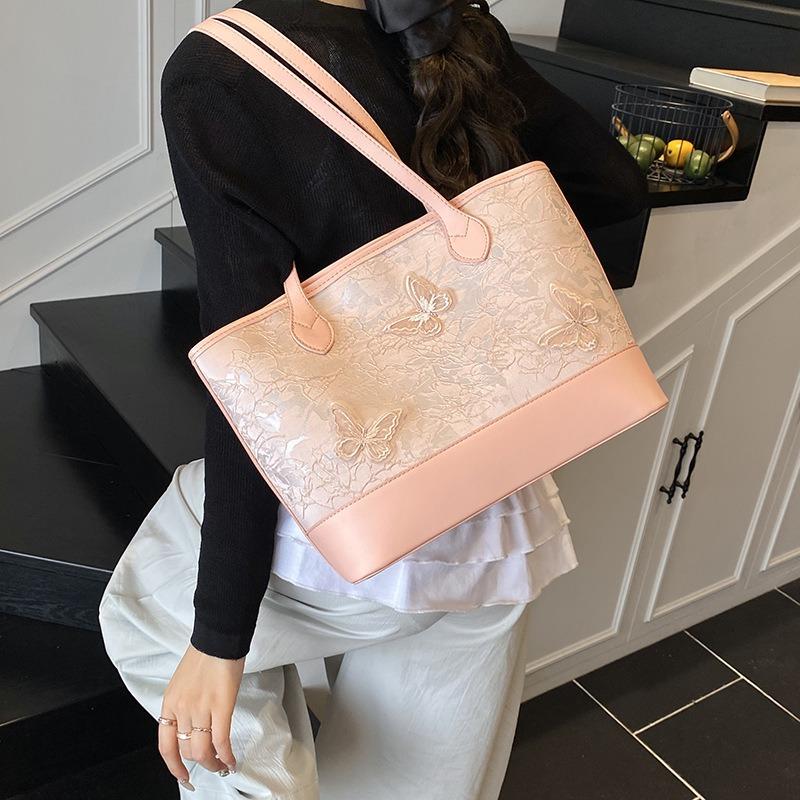 Fashion versatile embroidered shoulder armpit bag women's summer new large-capacity tote bag