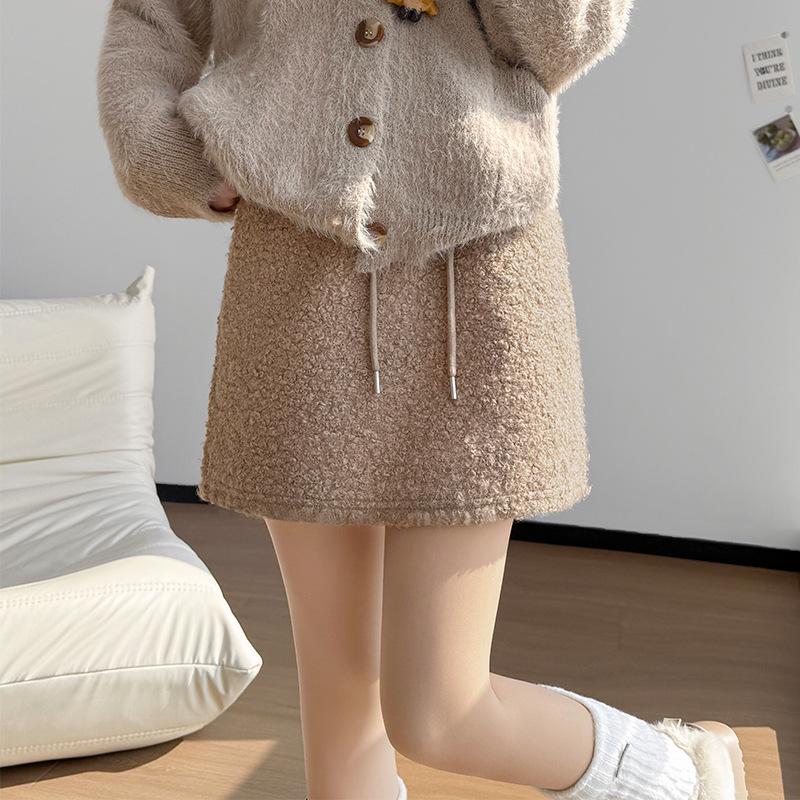 Korean Lambswool Hip-Hugging A-Line Skirt: Fluffy, Warm, Slimming, Autumn/Winter Bodycon Short Skirt for Women