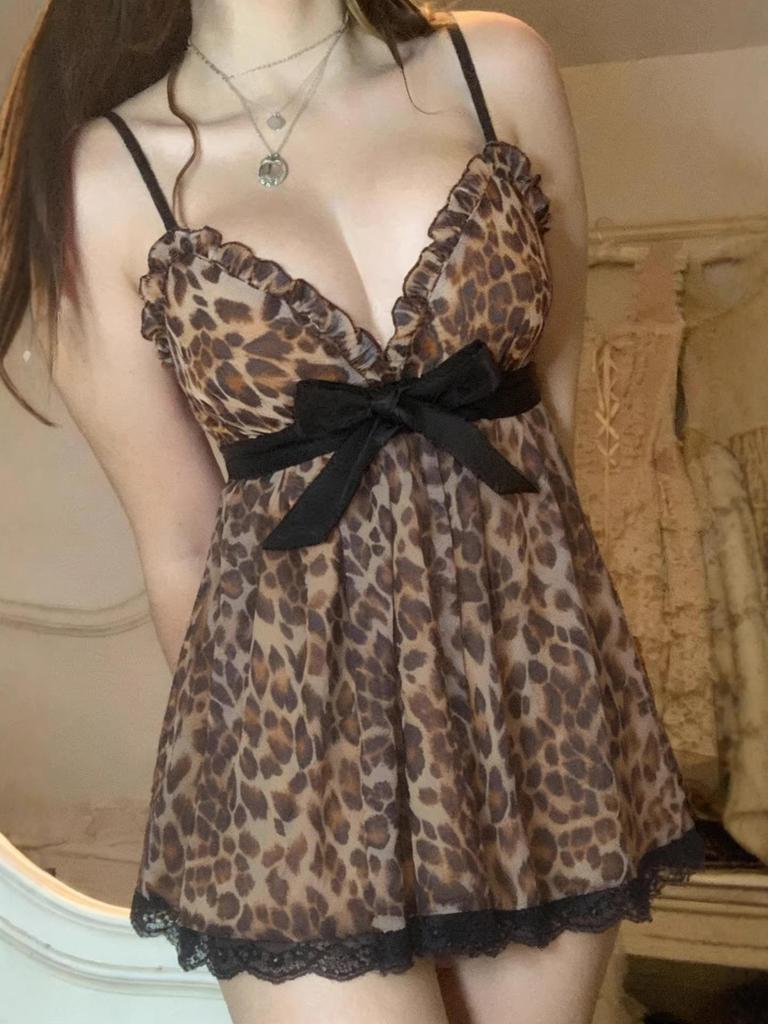 European Leopard Print Lace-Up Camisole with Bow Tie, Lace Trim, and V-Neck Slim Fit.