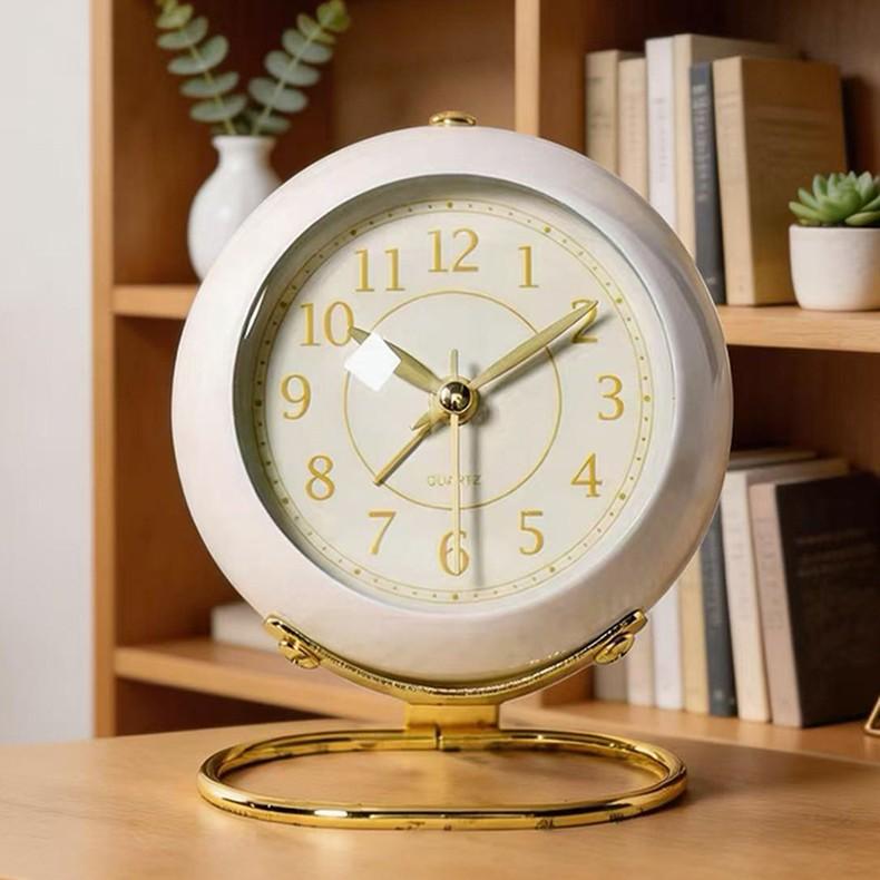 French Retro Metal Small Alarm Clock, Silent Bedside & Desk Quartz Clock, Decorative Ornament