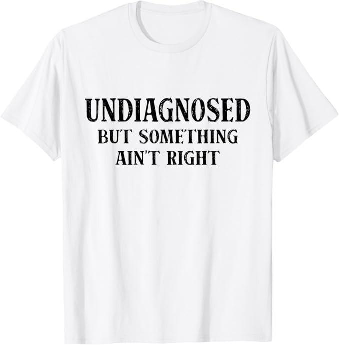 Udiagnosticeret Men Noget Er Galt Sjovt Ordsprog T-Shirt