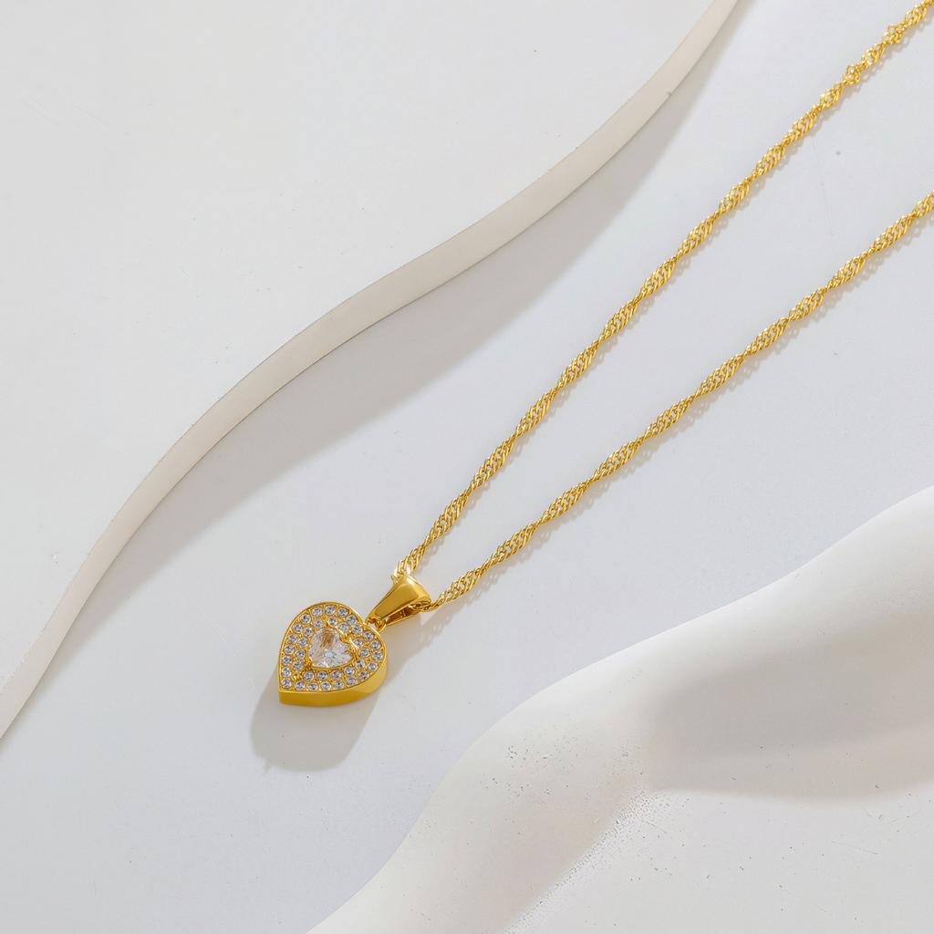 Multi-Color Love Diamond Necklace Women'S Suit Light Luxury Temperament Simple Versatile Collarbone Chain Pendant Jewelry