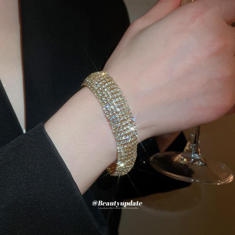 Metal diamond-set round opening bracelet, court style niche temperament bracelet, light luxury and high-end jewelry.