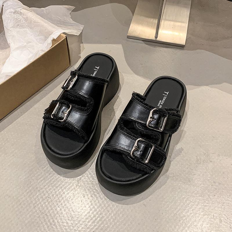 With cool slippers platform slippers women's summer wear 2025 beach casual skirt one-word tassel new