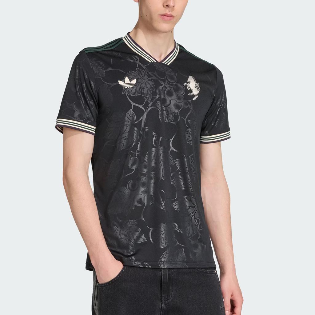Adidas Oryginalna wersja kibicowska Juventus Sezon 25/26 Logo Szybkoschnąca Slim Fit Dekolt w serek Krótki rękaw Koszulka piłkarska Męskie topy KC3486