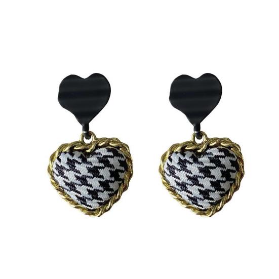 

Серебряные игольчатые бархатные серьги-сердечки с узором «гусиные лапки»