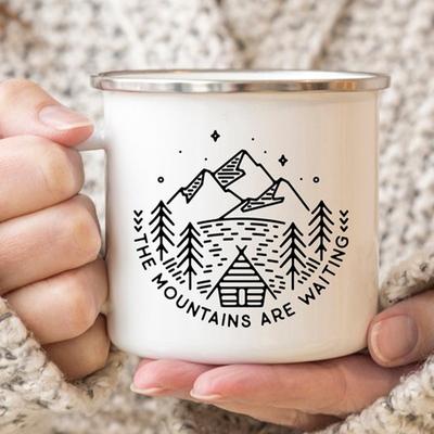 Die Berge warten Druck Emaille Tasse Kreative Camping Kaffee Tee Wasser Milch Tasse Tassen Henkel Trinkgeschirr Urlaub Wandern Geschenk