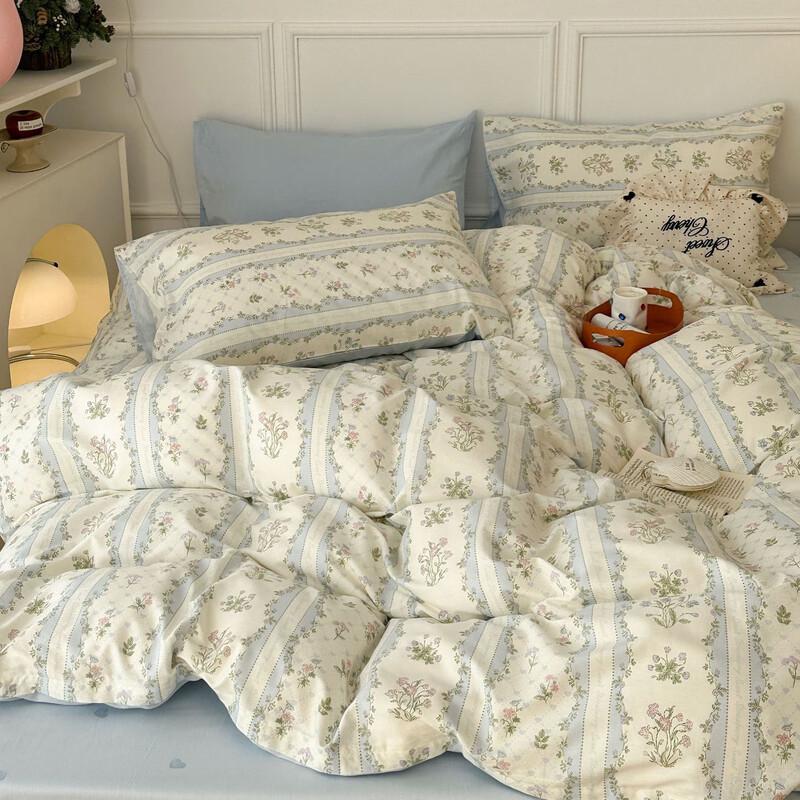 Floral Print Skin-friendly Four-piece Bedding Set