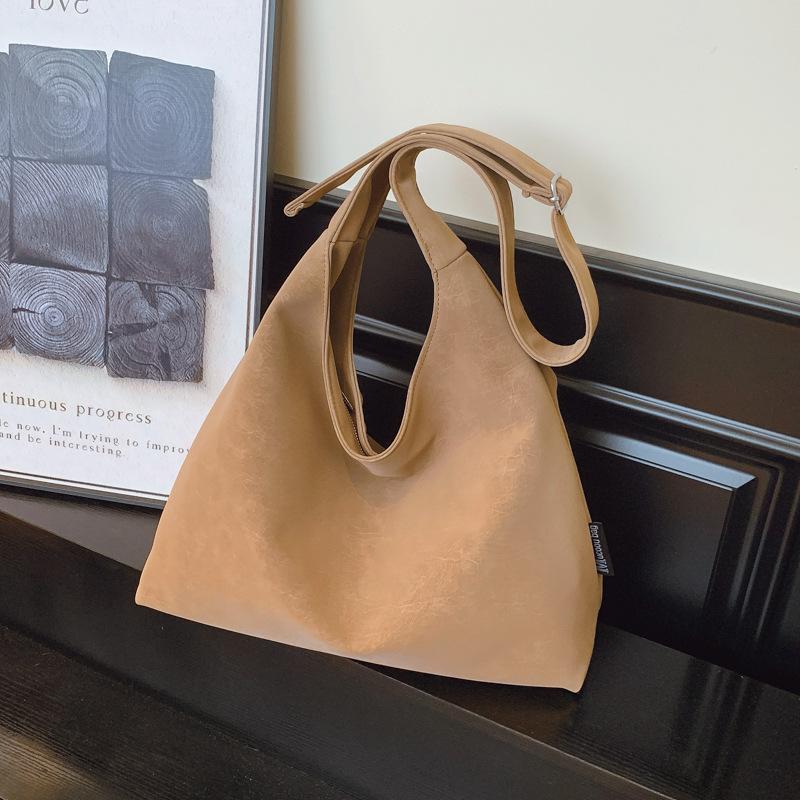 

Autumn and winter retro large-capacity underarm commuter bag women s 2025 new simple shoulder tote bag versatile underarm bag хаки